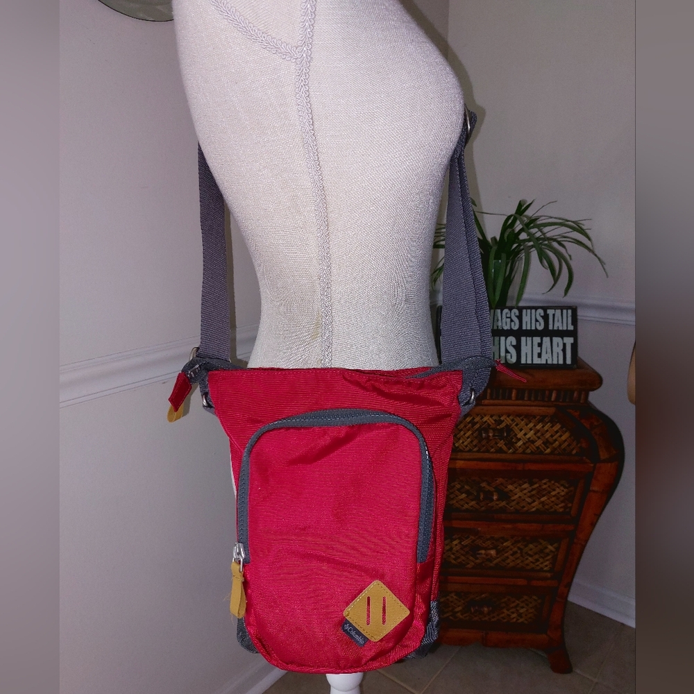 COLUMBIA Sling Bag